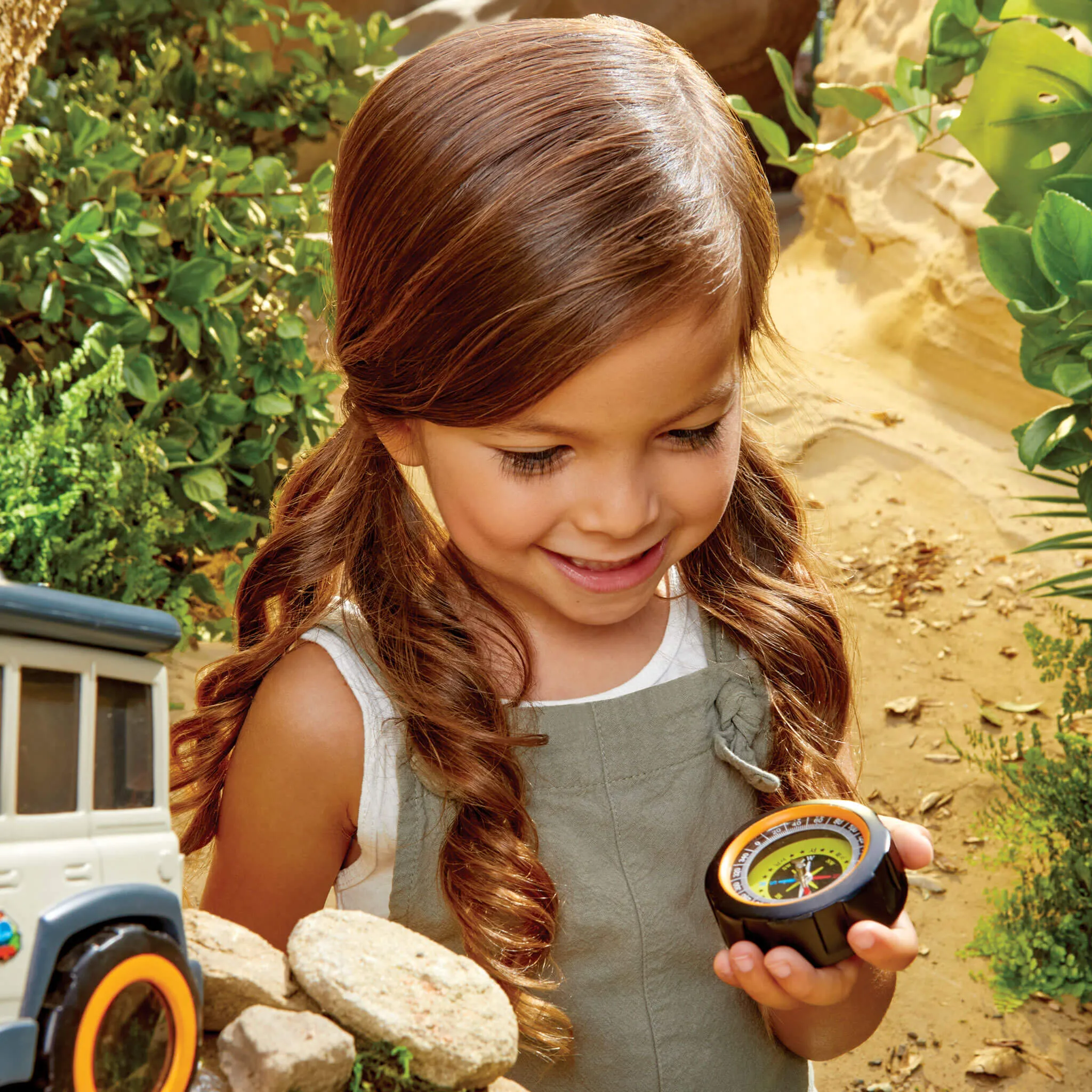 Big Adventures™ Binocular Searching Safari SUV