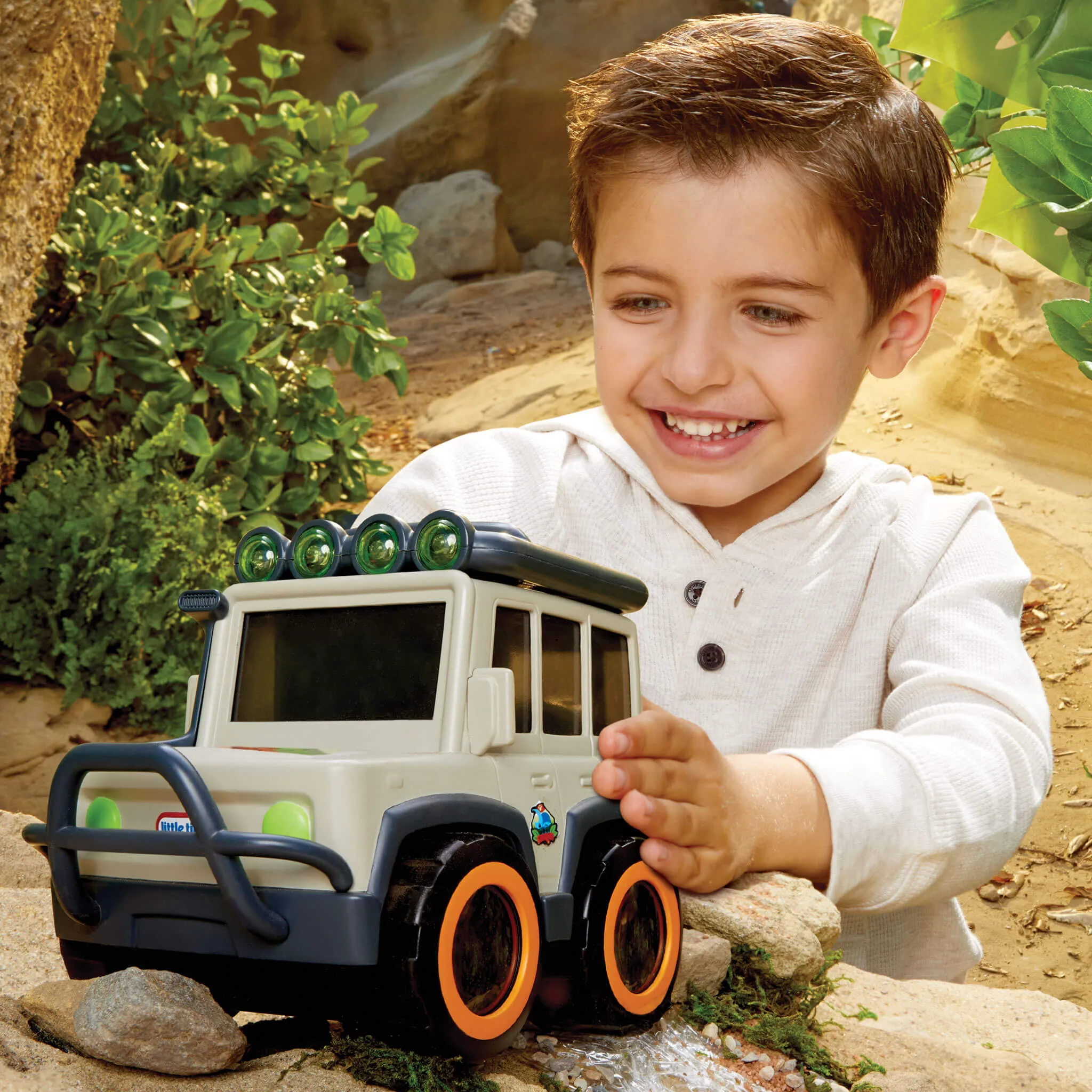 Big Adventures™ Binocular Searching Safari SUV